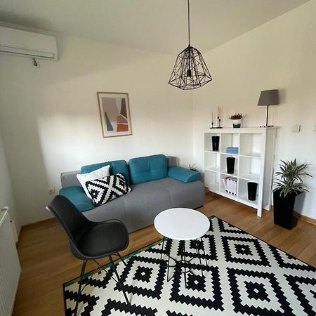Sunny Studio Appartement Novi Sad Buitenkant foto