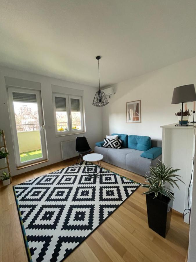 Sunny Studio Appartement Novi Sad Buitenkant foto